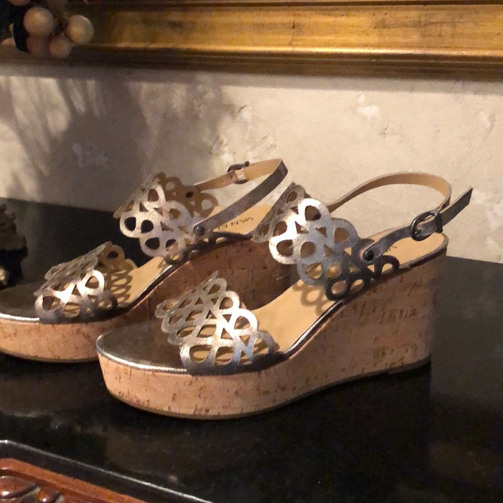 Shoe